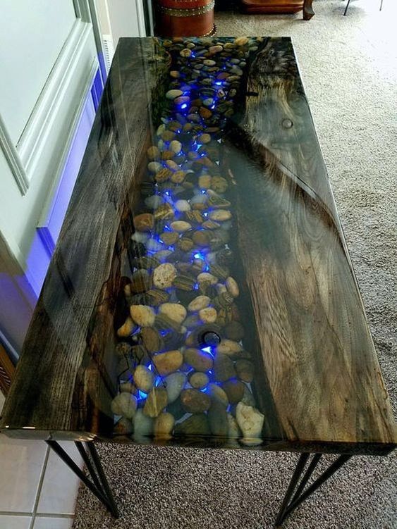 Фото столов из эпоксидной смолы с камнями